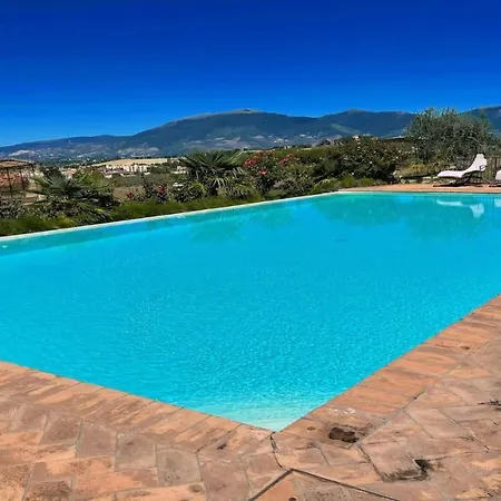 Gardens, Pool, Jaccuzzi Spoleto-poolside-slps 20 1 Hour To Rome Сполето