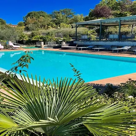 Willa Gardens, Pool, Jaccuzzi Spoleto-poolside-slps 20 1 Hour To Rome Spoleto