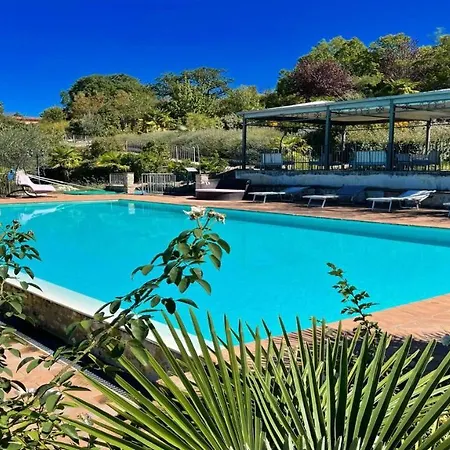Gardens, Pool, Jaccuzzi Spoleto-poolside-slps 20 1 Hour To Rome Spoleto